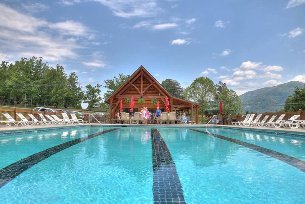 Private Smoky Mountain Luxury Log Home With 2 Fireplaces, Hot Tub & Community Pool Sevierville Esterno foto